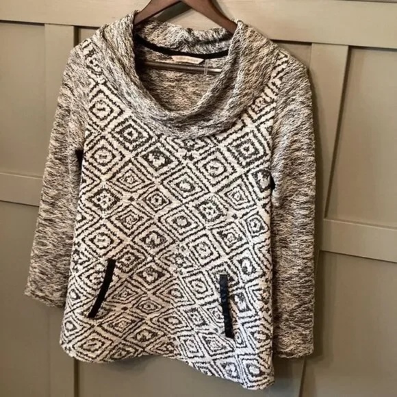 Soft Surroundings Cowl Neck Pullover Sweater With Pocket Gray Cream Size Small - Picture 3 of 9